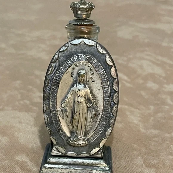 Antique religious holy water bottle in silver metal stand - Picture 2 of 7